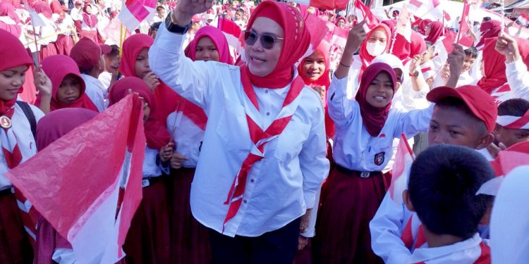 Ribuan ASN dan Siswa Sulap Kawasan Center Point Bone Bolango Jadi Lautan Merah Putih